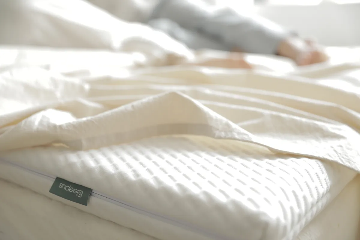 텐셀 커버 아래 천연라텍스 핀홀 구조